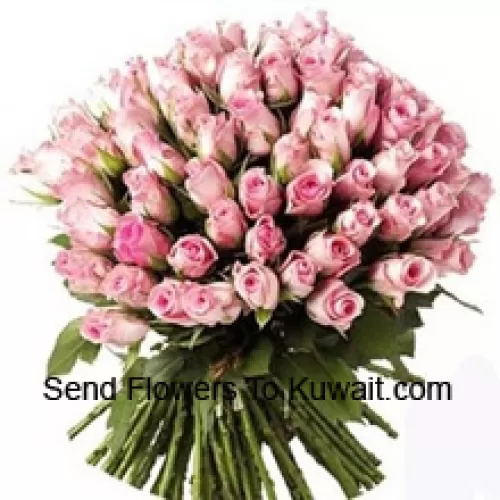 Bouquet de 75 roses roses avec des remplissages saisonniers