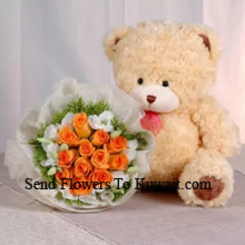 Botte de 12 roses oranges et un ours en peluche de taille moyenne mignon